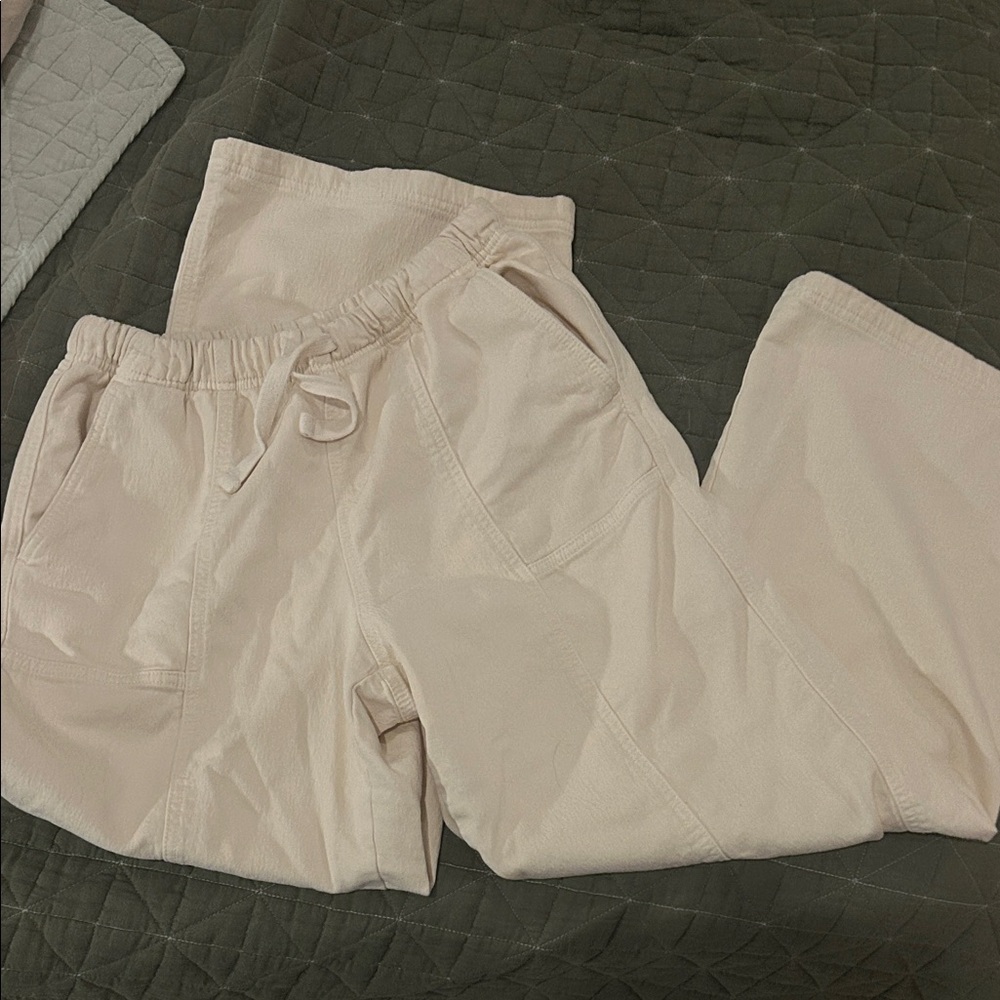 Aerie women’s wide leg drawstring Light Cream Joggers